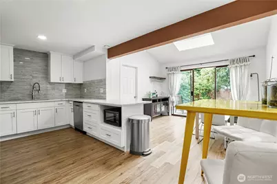 8739 17th Avenue NW, Seattle, WA 98117 - Photo 10