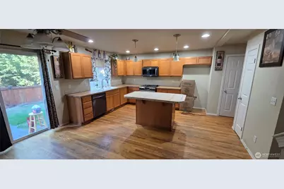 12823 166th Street Ct E, Puyallup, WA 98374 - Photo 2