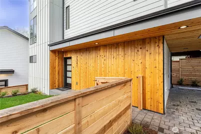 7341 21st Avenue NE, Seattle, WA 98115 - Photo 2