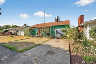 1717 10th Ave, Longview, WA 98632 - Photo 2