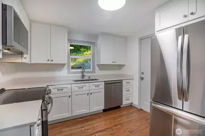 4602 SW Cloverdale Street, Seattle, WA 98136 - Photo 4