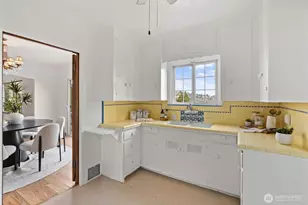 1820 Magnolia Way W, Seattle, WA 98199 - Photo 8