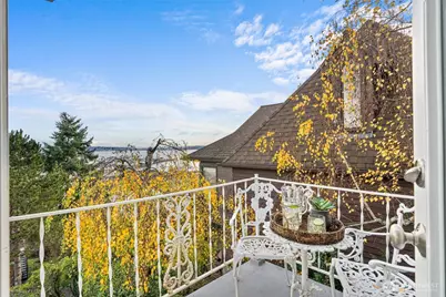 1820 Magnolia Way W, Seattle, WA 98199 - Photo 18