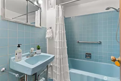 1820 Magnolia Way W, Seattle, WA 98199 - Photo 12