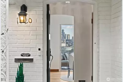 1820 W Magnolia Way W, Seattle, WA 98199 - Photo 2