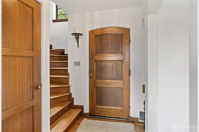 1820 Magnolia Way W, Seattle, WA 98199 - Photo 14
