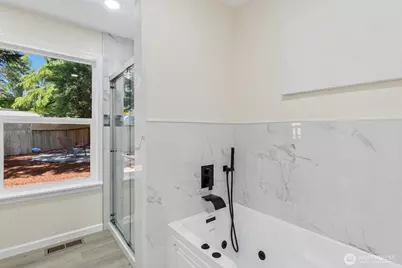 16828 Ambaum Boulevard S, Burien, WA 98148 - Photo 18