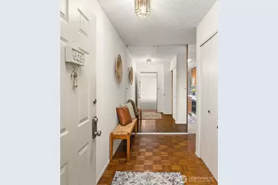 9710 5th Avenue NE #503, Seattle, WA 98115 - Photo 2