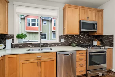 23000 NE 8th #E5, Sammamish, WA 98074 - Photo 10