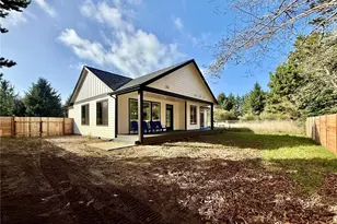 716 Island Cir SE, Ocean Shores, WA 98569 - Photo 8