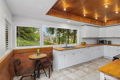 2008 E Lake Sammamish Parkway NE, Sammamish, WA 98074 - Photo 6