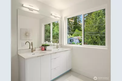 215 NE 123rd Street, Seattle, WA 98125 - Photo 20