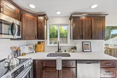 5026 48th Avenue S, Seattle, WA 98118 - Photo 6