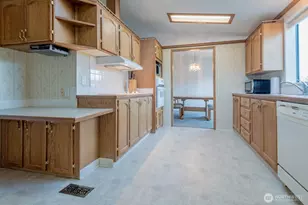 563 NW Silver Glen Ln, Bremerton, WA 98311 - Photo 16