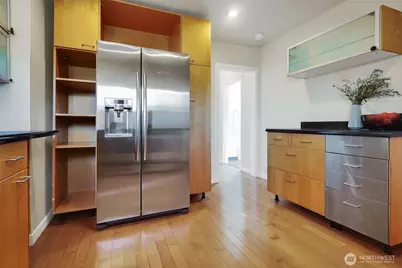 1709 SW Cloverdale Street, Seattle, WA 98106 - Photo 4