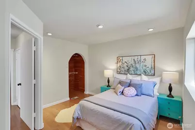 1709 SW Cloverdale Street, Seattle, WA 98106 - Photo 8