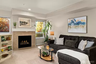 9222 Roosevelt Way NE #203, Seattle, WA 98115 - Photo 2