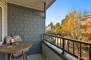 9222 Roosevelt Way NE, Seattle, WA 98115 - Photo 16