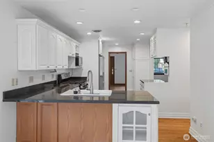 9360 SW Meadow Ln, Portland, OR 97225 - Photo 14