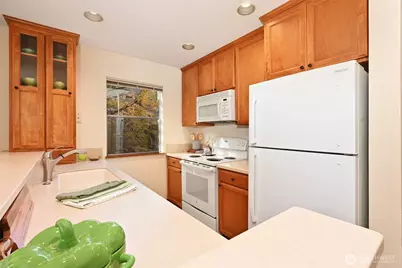 2827 Franklin Avenue E #N9, Seattle, WA 98102 - Photo 8