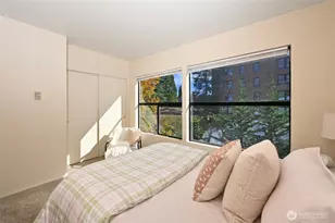 2827 Franklin Ave E, Seattle, WA 98102 - Photo 12