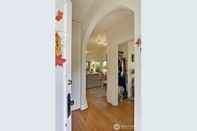 5619 16th Avenue NE, Seattle, WA 98105 - Photo 2