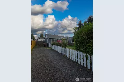 212 Douglas Street, Longview, WA 98632 - Photo 2