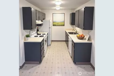 8854 Interlake Avenue N, Seattle, WA 98103 - Photo 10