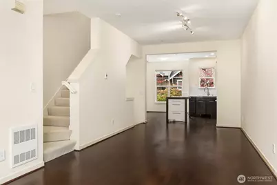 1900 17th Avenue NE, Issaquah, WA 98029 - Photo 2