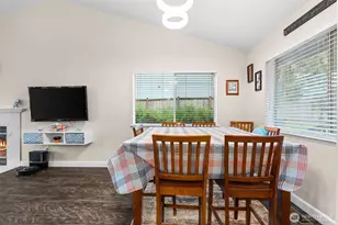 10510 198th Ave Ct E, Bonney Lake, WA 98391 - Photo 16