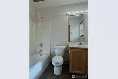 10539 Evanston Avenue N, Seattle, WA 98133 - Photo 16