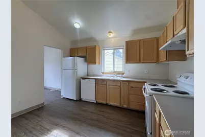 10539 Evanston Avenue N, Seattle, WA 98133 - Photo 8