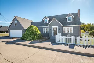 1 D St SW, Castle Rock, WA 98611 - Photo 2