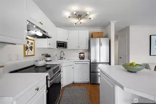 2501 Canterbury Ln E, Seattle, WA 98112 - Photo 10