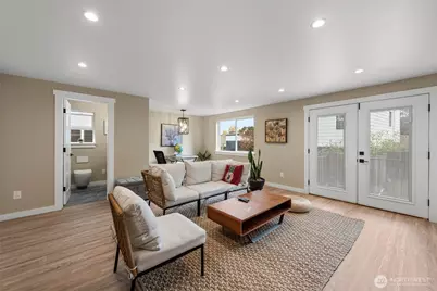 6707 Aurora Avenue N, Seattle, WA 98103 - Photo 10