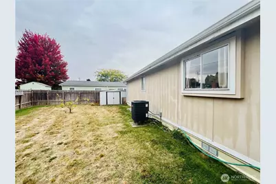 840 NE Karol Loop, College Place, WA 99324 - Photo 16