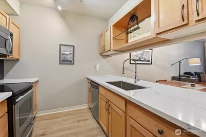 300 110th Avenue NE #412, Bellevue, WA 98004 - Photo 4