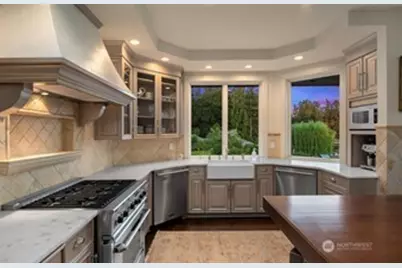 16 Enatai Drive, Bellevue, WA 98004 - Photo 16