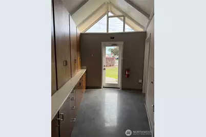 1881 S Burlington Boulevard, Burlington, WA 98233 - Photo 6