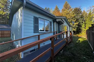 1112 1/2 W 17th St, Port Angeles, WA 98362 - Photo 2