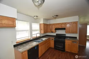 7907 Port Susan Pl, Stanwood, WA 98292 - Photo 6