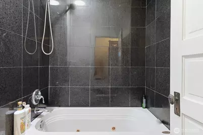 211 14th Avenue E, Seattle, WA 98112 - Photo 18