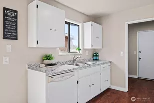 411 SE Brierwood Ct, Castle Rock, WA 98611 - Photo 20