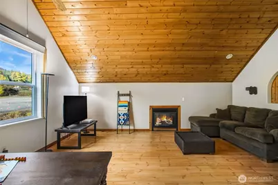 330 Keechelus Drive, Snoqualmie Pass, WA 98068 - Photo 12