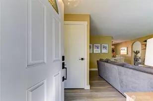 525 218th St SW, Bothell, WA 98021 - Photo 4