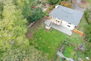 10211 NE Roberts Rd, Bainbridge Island, WA 98110 - Photo 2