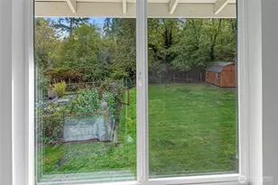 10211 NE Roberts Rd, Bainbridge Island, WA 98110 - Photo 18