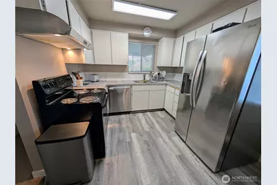 936 N 101 Street, Seattle, WA 98133 - Photo 10