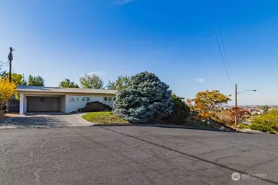 803 E Lark Avenue, Moses Lake, WA 98837 - Photo 4