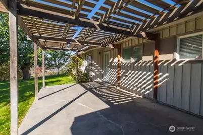 803 E Lark Avenue, Moses Lake, WA 98837 - Photo 8